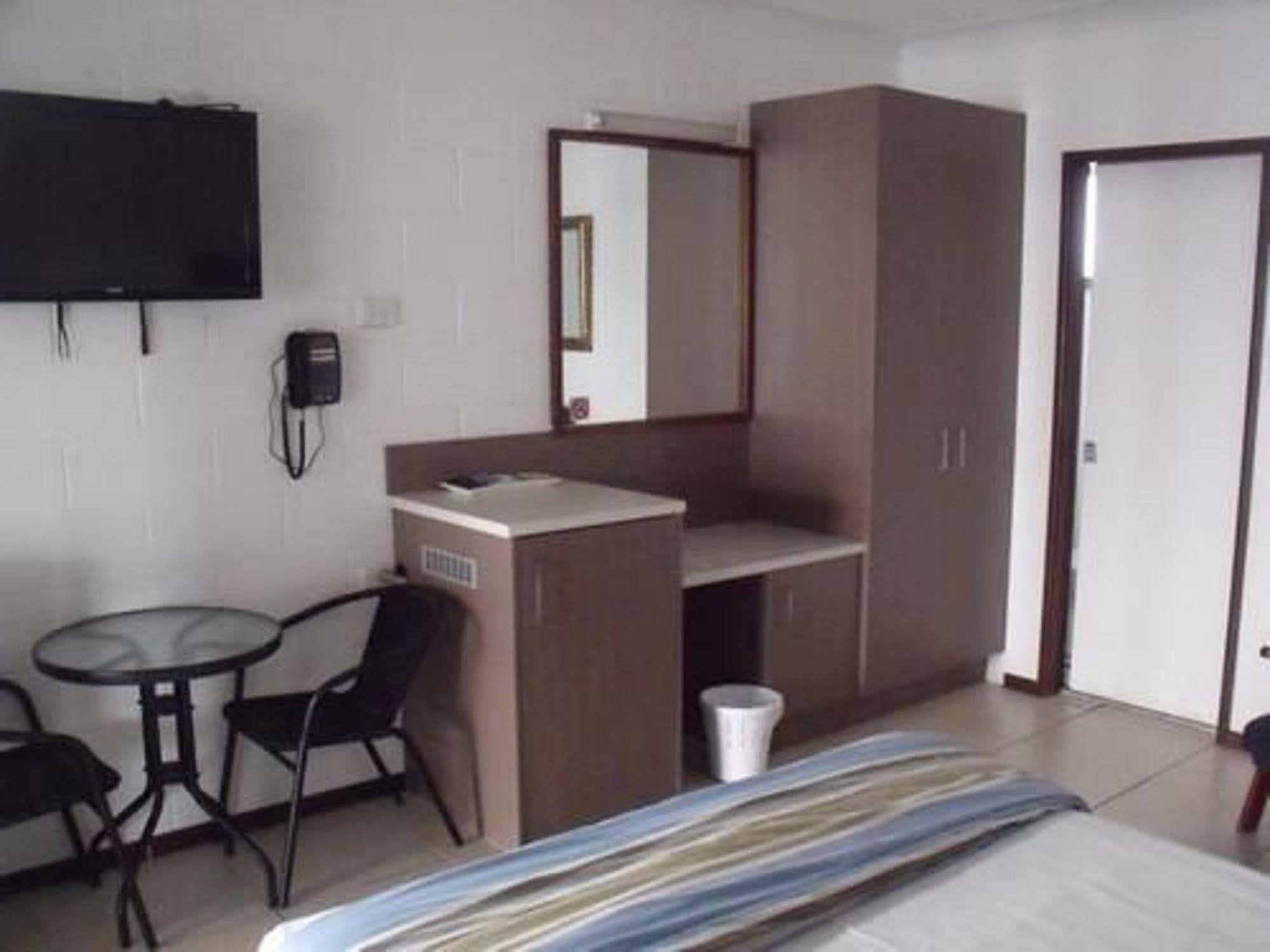 Moffat Beach Motel Калаундра Екстер'єр фото